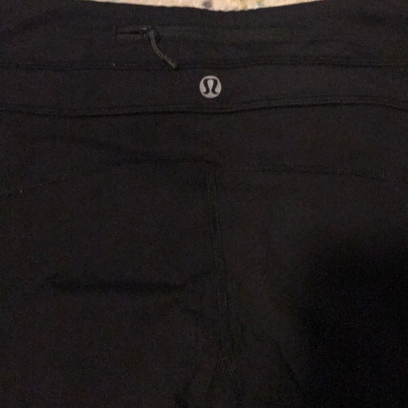 Lululemon size 6 black running legging! - Picture 3 of 4